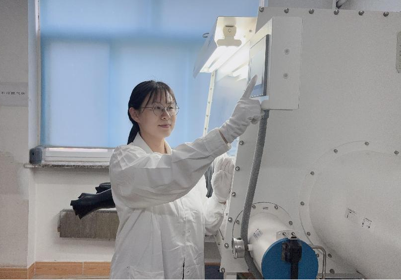 科研一线丨石爽爽：晶体生长虽慢，但每一步都通向光的未来